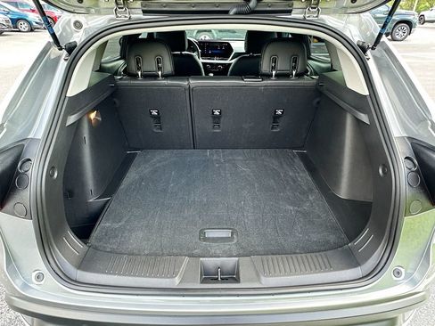 Used 2025 Chevrolet Trax LT w/ LT Convenience Package FWD image 24
