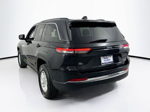 Used 2023 Jeep Grand Cherokee Laredo image 7