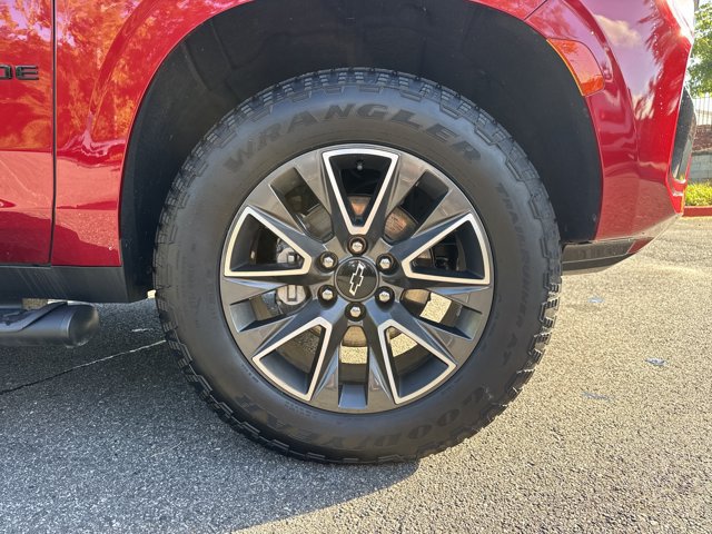 Used 2022 Chevrolet Tahoe Z71 w/ Luxury Package AWD/4WD image 10