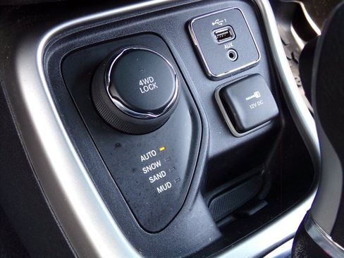 Used 2020 Jeep Compass Sport AWD/4WD image 28