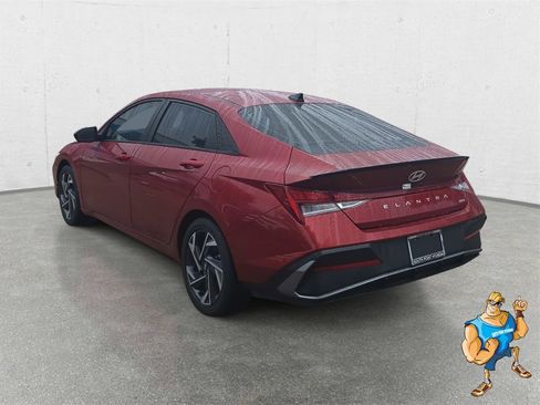 Used 2025 Hyundai Elantra SEL image 7