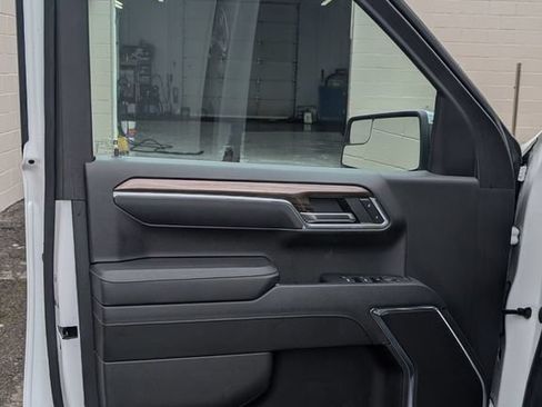 Used 2024 Chevrolet Silverado 1500 LT AWD/4WD image 5