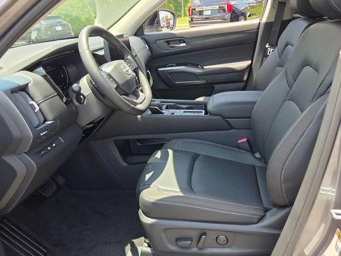 New 2026 Nissan Pathfinder SL FWD image 3