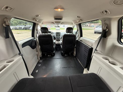 Used 2013 Dodge Grand Caravan SE FWD image 32