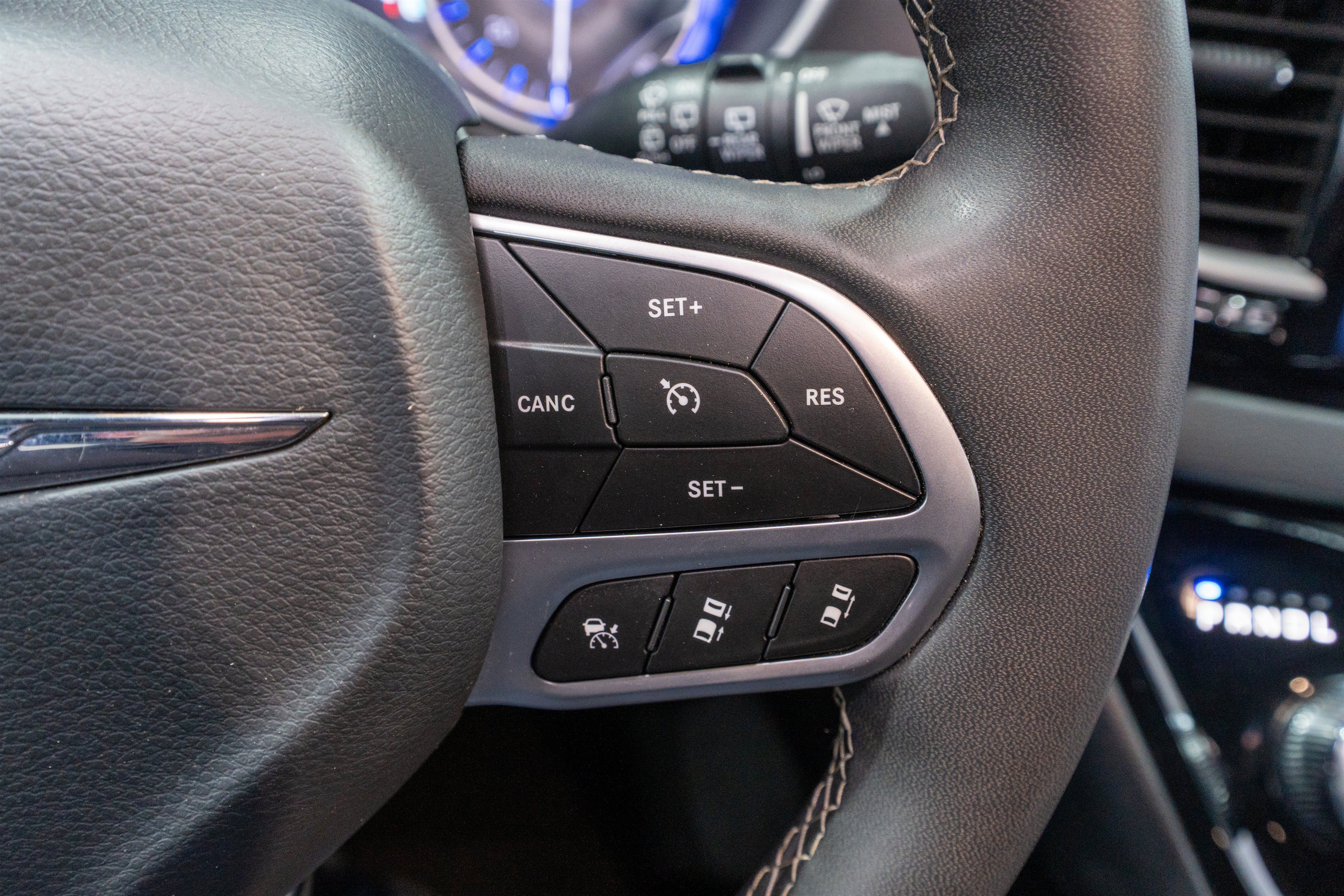 Used 2025 Chrysler Pacifica Select FWD image 24
