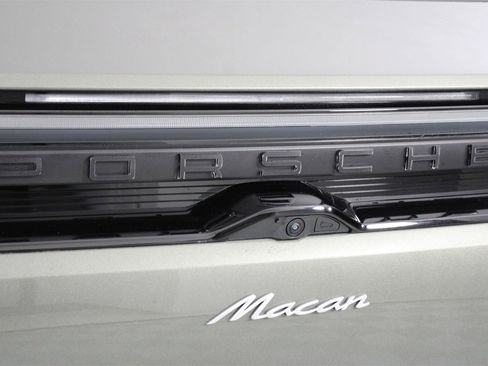 Used 2025 Porsche Macan Electric image 22