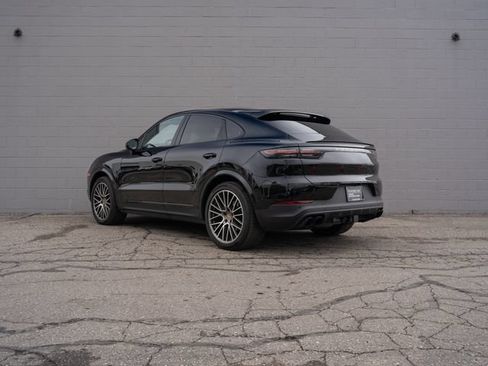 Certified 2023 Porsche Cayenne S AWD/4WD image 3