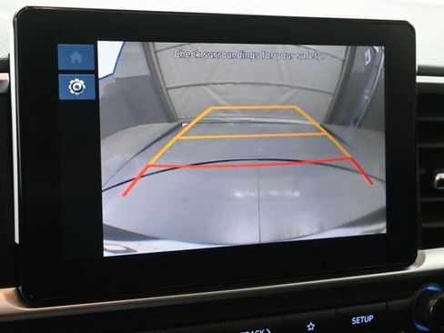 Used 2024 Hyundai Venue SEL FWD image 3