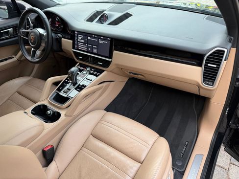 Used 2020 Porsche Cayenne image 43
