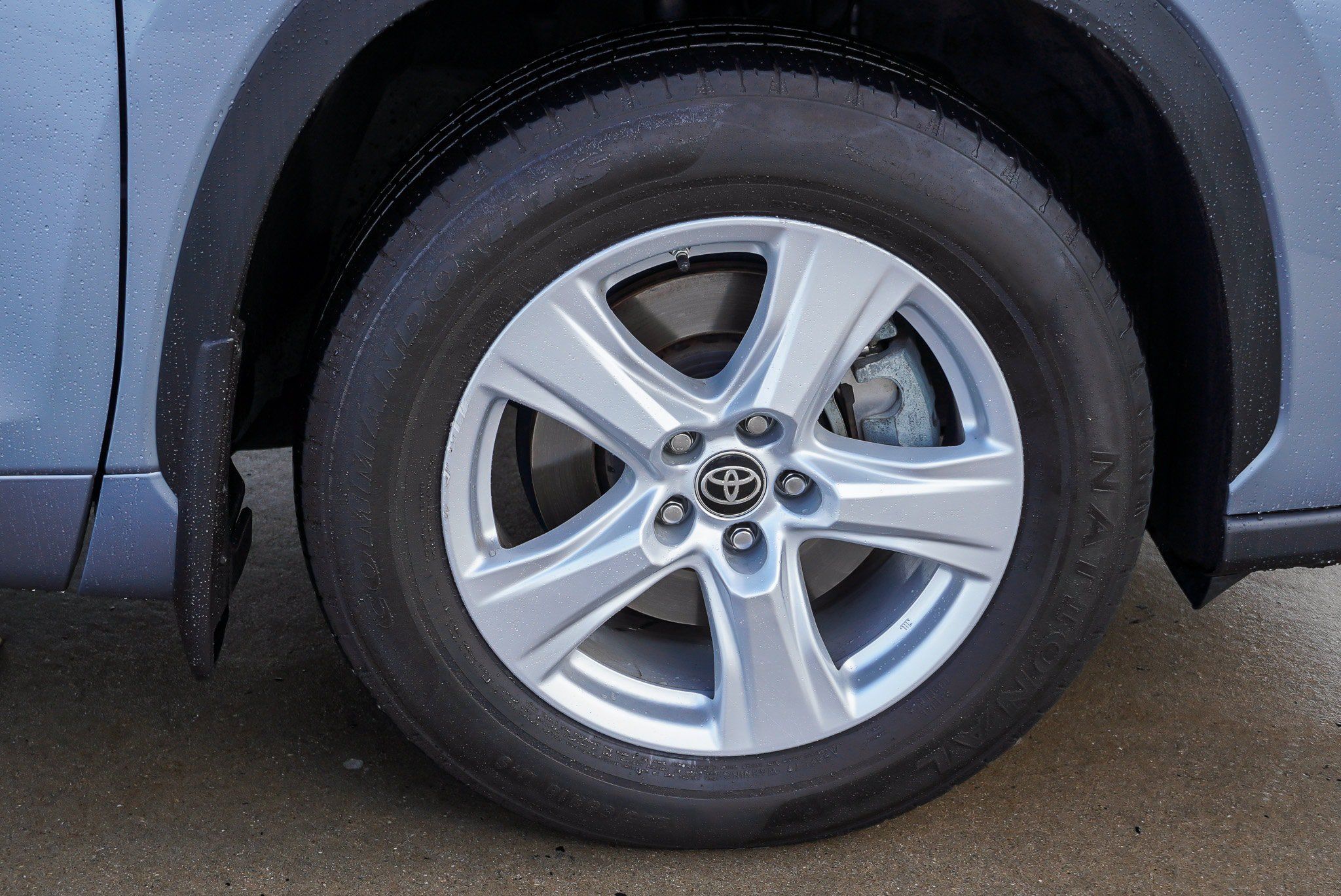 Used 2023 Toyota Highlander LE AWD/4WD image 10