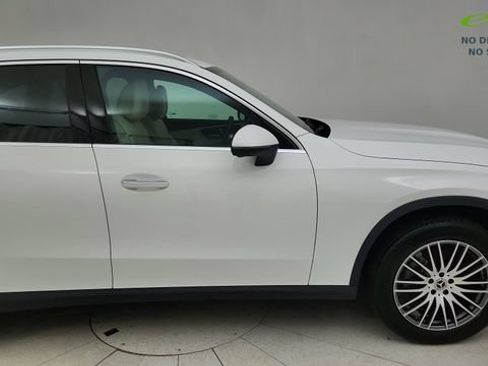 Used 2025 Mercedes-Benz GLC 300 4MATIC image 8
