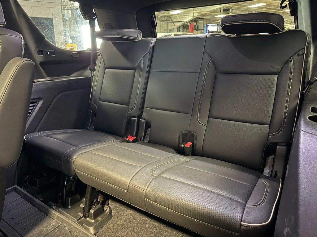 Used 2023 GMC Yukon SLT w/ SLT Premium Package AWD/4WD image 26