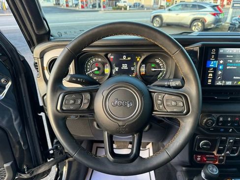 Used 2024 Jeep Wrangler Unlimited AWD/4WD image 19