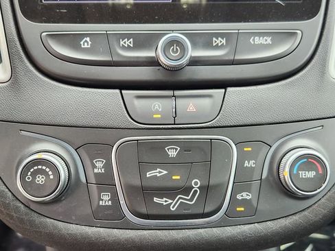 Used 2022 Chevrolet Malibu LS FWD image 17