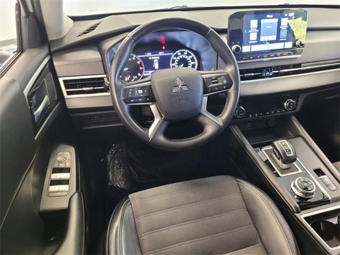 Used 2024 Mitsubishi Outlander SE Black Edition image 7