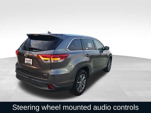 Used 2019 Toyota Highlander XLE image 5