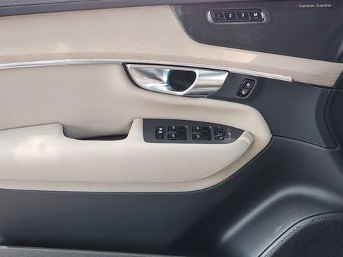Used 2025 Volvo XC90 T8 Ultra w/ Protection Package Premier image 28