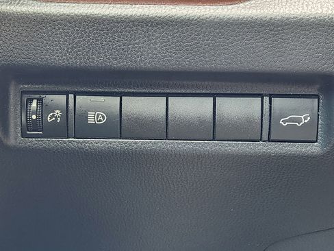 Used 2022 Toyota RAV4 Limited FWD image 42
