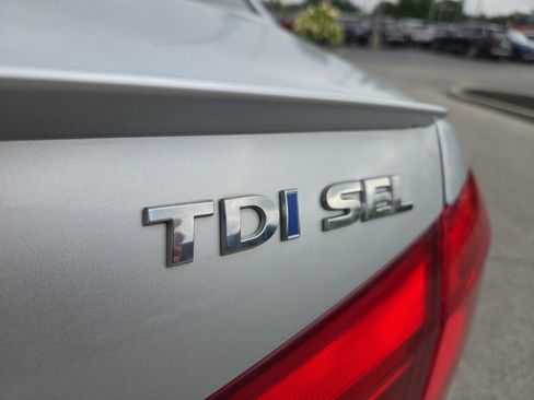Used 2014 Volkswagen Passat TDI SEL Premium FWD image 9