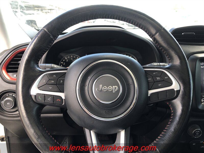 Used 2019 Jeep Renegade Trailhawk AWD/4WD image 13