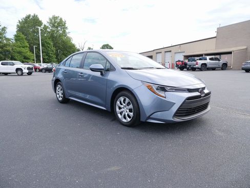 Used 2025 Toyota Corolla LE image 10