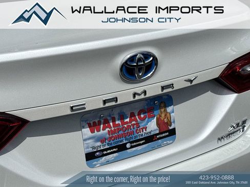 Used 2020 Toyota Camry XLE image 10