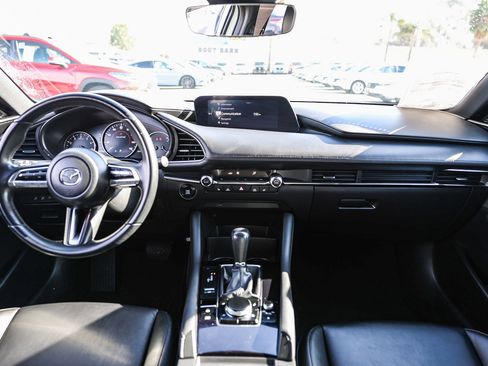 Used 2019 MAZDA MAZDA3 Hatchback w/ Preferred Package image 2