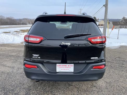 Used 2017 Jeep Cherokee Latitude w/ Cold Weather Group image 4