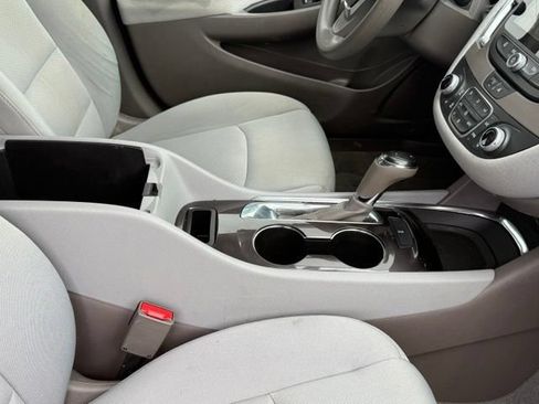 Used 2020 Chevrolet Malibu LT FWD image 13