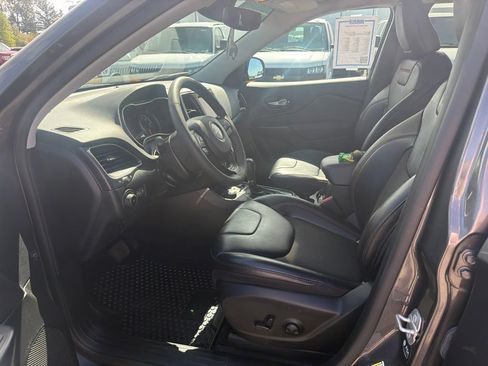 Used 2022 Jeep Cherokee Trailhawk w/ Sun, Sound & Nav Group AWD/4WD image 26