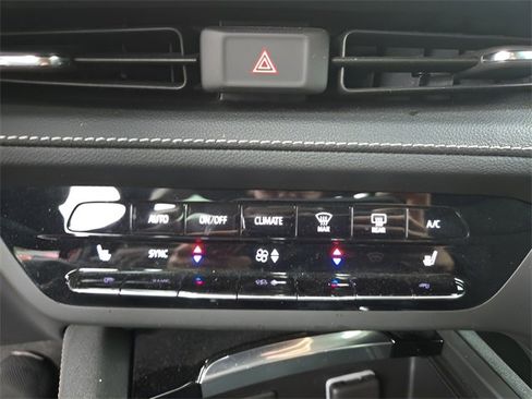 Used 2023 Buick Envision Preferred image 18