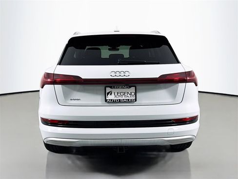 Used 2019 Audi e-tron Prestige w/ Prestige Package image 7