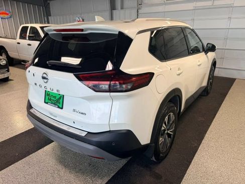Used 2021 Nissan Rogue SV w/ Premium Package AWD/4WD image 3