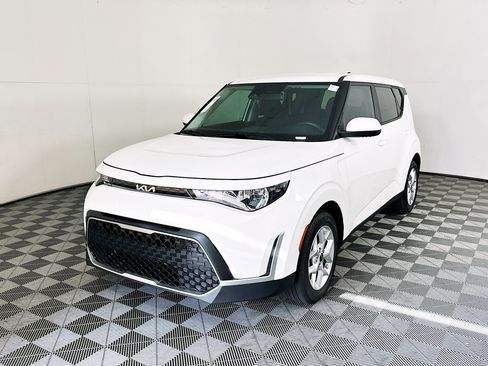 Used 2023 Kia Soul LX w/ LX Technology Package FWD image 7