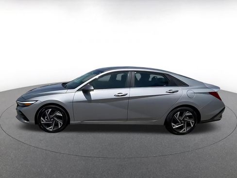 Used 2025 Hyundai Elantra SEL FWD image 9
