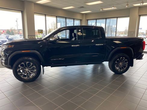 Used 2024 GMC Canyon Denali image 4