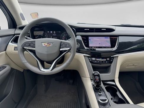 Used 2025 Cadillac XT6 Premium Luxury w/ Technology Package AWD/4WD image 25
