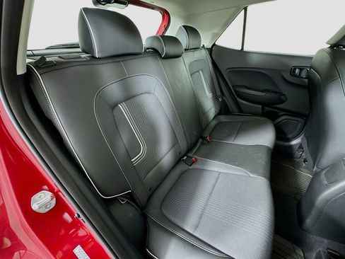 Used 2023 Hyundai Venue Limited image 28