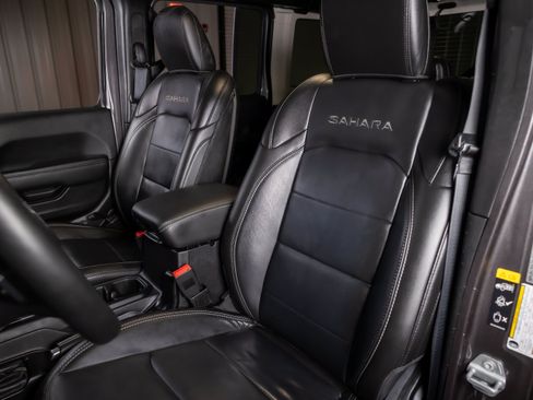 Used 2020 Jeep Wrangler Unlimited Sahara AWD/4WD image 5