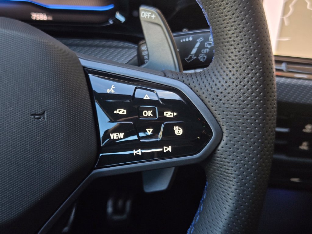 Used 2024 Volkswagen Golf R AWD/4WD image 26