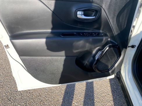 Used 2020 Jeep Renegade Altitude image 12
