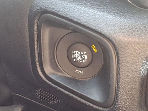 Used 2025 Jeep Wrangler Willys image 17