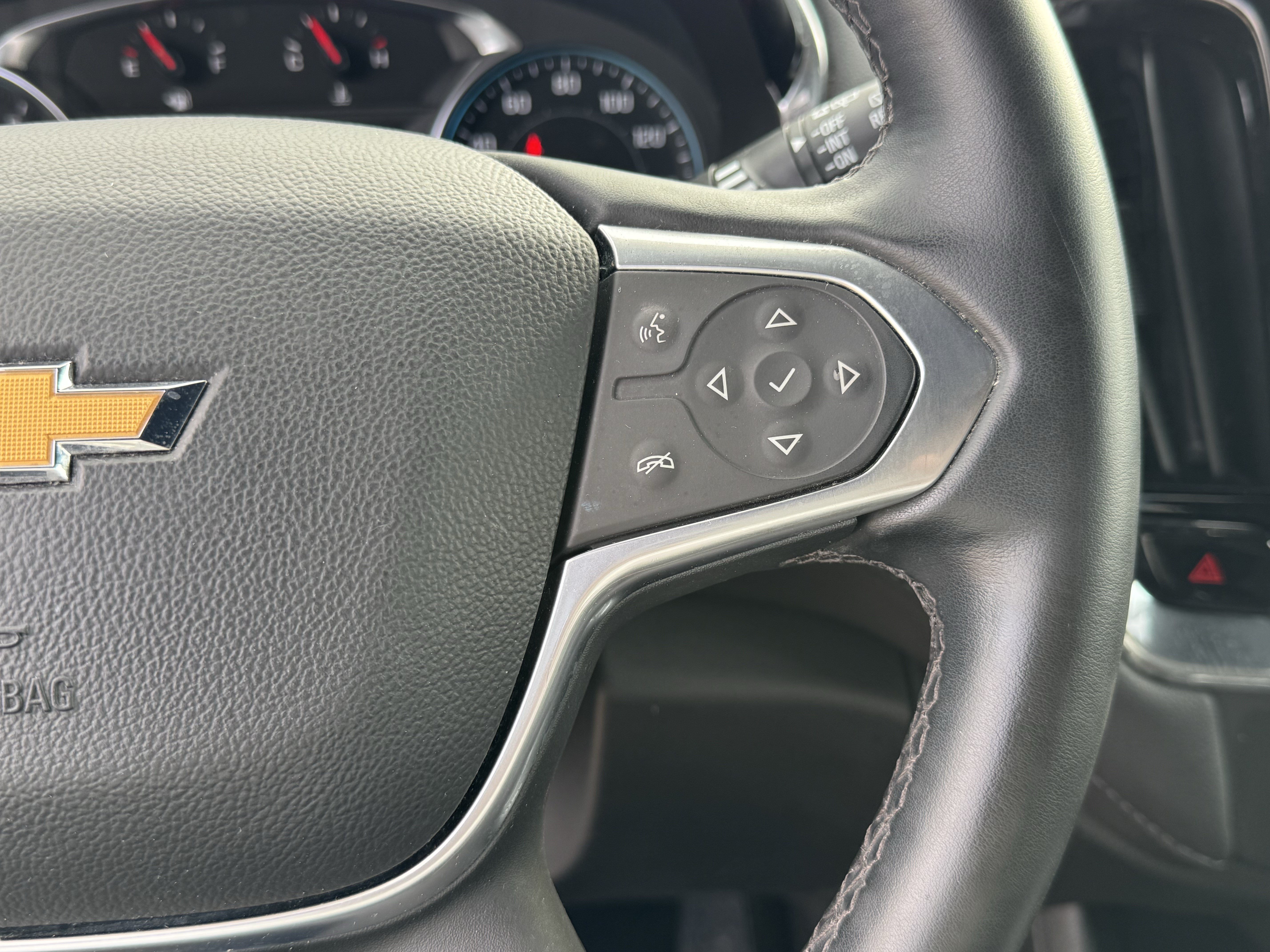 Used 2023 Chevrolet Traverse LT FWD image 31