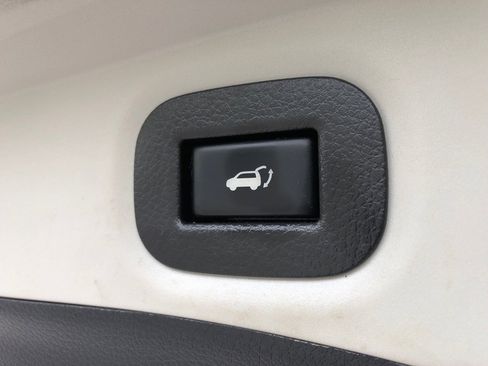 Used 2019 Nissan Rogue SV AWD/4WD image 23