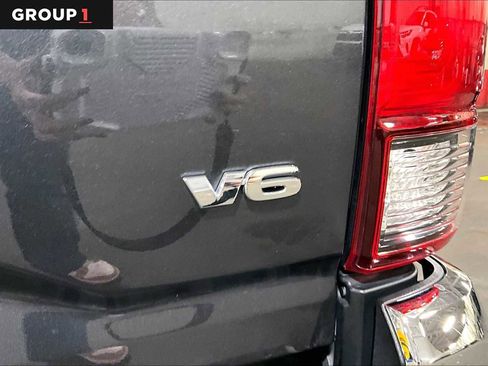 Used 2022 Toyota Tacoma SR5 AWD/4WD image 10
