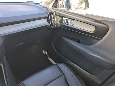 Certified 2024 Volvo XC40 B5 Core image 23