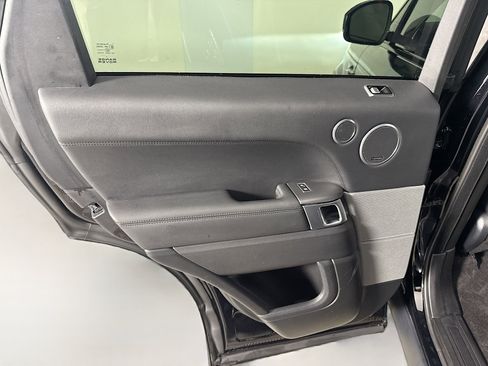 Used 2020 Land Rover Range Rover Sport SE image 26