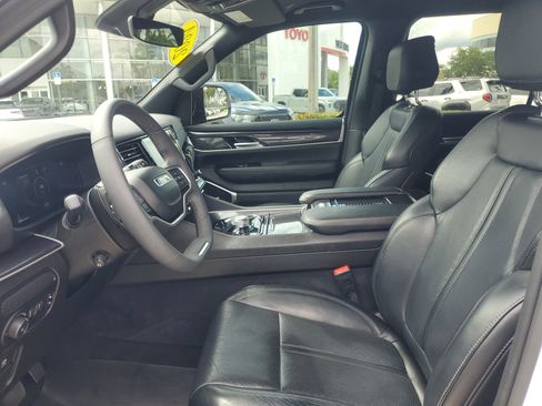 Used 2024 Jeep Wagoneer 4WD image 16