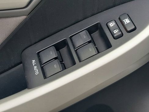 Used 2014 Toyota Prius Three image 29