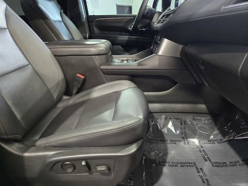 Used 2023 Chevrolet Suburban LT w/ Luxury Package image 7